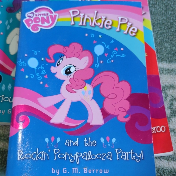 Books - Picture 4 of 4